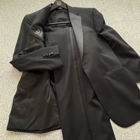 Jos A Bank Tuxedo Traveler Suit Wool Black Shawl Collar Formal 41R - Picture 2 of 16
